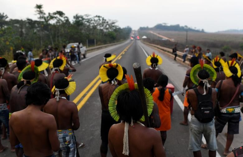 Kayapo indigenous people block Brazil's BR 163 national highway, as they protest against the government measures in the indigenous lands to avoid the spread of the coronavirus, in Novo Progresso, Para state, Brazil. REUTERS/Lucas Landau  